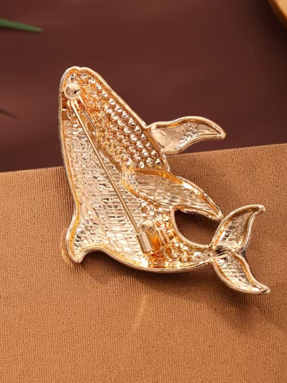 Blue Whale Brooch Pin Rhinestone Crystal Enamel Statement Animal - Picture 6 of 7